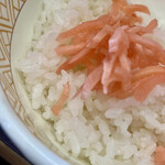 すき家 - ごはんには紅生姜を添えて。
