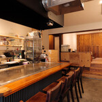 鉄板居酒屋みんなん家 - カウンター席