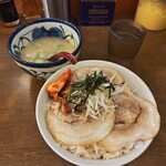 らーめん弁慶 - チャーシュー丼（並）［780円］