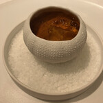 レグリエ - 人参のムースとコンソメジュレ　ウニ添え