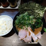 輝道家 水道橋駅前店 - 輝道家特製ラーメン(1,250円)+麺大盛り(150円)+白米おかわり自由(100円)