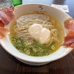 黄金の塩らぁ麺 ドゥエイタリアン - 