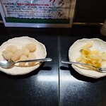 カルダモン． - らっきょう100円とキャベツのピクルス50円。