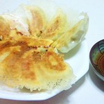 ぎょうざの満洲 - お持ち帰りした餃子で店内メニューに無い羽根付き餃子自作！