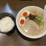 Debitto - 醤油豚骨らーめん 白ご飯 味玉