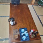 李紅蘭 - ４名様掛けの座卓です。