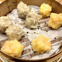 個室中華 頤和園 溜池山王店 - 焼売二種盛り(海老4ヶ・肉4ヶ) 1,200円