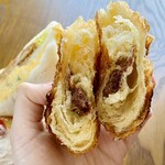 ブーランジェリ･エ･カフェ　オブジェ - こちらは前回のお持ち帰りパン(解凍してたものをリベイクしました)だったんですが、安定のおいしさ…♡ 