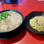 Menya Burakkupiggu - ラーメン・半チャーハン