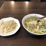 四川菜館 蜀味軒 - 料理写真:野菜タンメン半炒飯セット¥1150