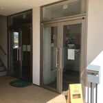 Pâtisserie TAK. - 后面的门是入口。