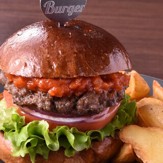 すべてのハンバーガーに地元食材を使用！こだわりの一品をご提供