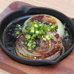 Teppanniku Baru Onigashima - 玉ねぎのにんにくステーキ