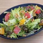 Teppanniku Baru Onigashima - ナッツとフルーツのサラダ