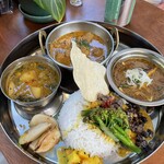 BLOCK HOUSE 水曜カレー - SPECIAL CURRY PLATE  2500円