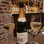 TOKYO Whisky Library - スパークリングワイン、De Bortoli DB Family Selection Sparkling Brut Cuvéeで乾杯