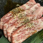 ホルモン さわ - カルビ　3枚食べた後に撮った