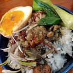 俺の中華たなか家 - トッピング類を「半ライス」に移設♬穴開き蓮華が大活躍(^O^)/　アレンジ「ミニ黒胡麻担々丼」の出来上がり❗これが濃厚♦旨しლ(´ڡ`ლ)