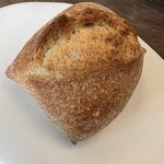 ラチュレ - パン、とても美味しい。中がしっとり。これは是非ともMONICAで販売して欲しいっっ！