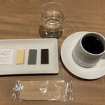 LITTLE MOTHERHOUSE CHOCOLATE FACTORY SHOP - コーヒーとチョコ。