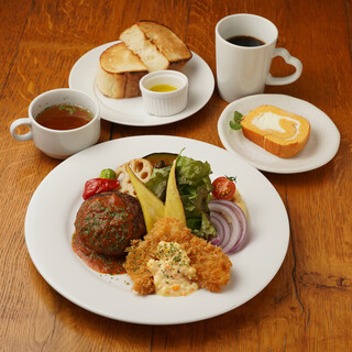 ステーキや多彩な肉料理をお手頃に楽しめるランチが人気◎