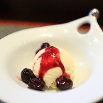 鉄板焼ばらもんや - 夏～秋はブルーベリーソースかけ