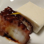 蕎麦ひら井 - タコの桜煮と胡麻豆腐