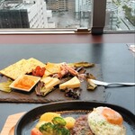 大地の恵 - 石垣牛のハンバーグとチーズの盛り合わせ