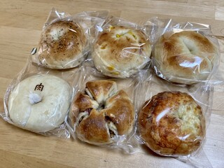 CHELsEA　BAGEL - プレーン・コーン・チーズこしょう・トマトチーズ・ベーコン&粒マスタード・肉まん