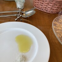 PASTA HOUSE AWkitchen FARM 多摩センター店 - パンをお塩とオリーブオイルで。