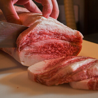 We age and cook Miyazaki beef, which is attracting attention both domestically and internationally.