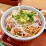 なか卯 - 海鮮アボカド丼