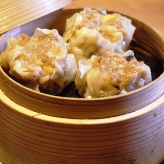 In addition to our highly recommended ``meat shumai'' and ``spare ribs,'' we also have a number of other great dishes◎