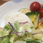 キッチン ブルー グローブ - ポテサラは残しておきました