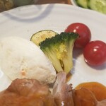 キッチン ブルー グローブ - ポテサラ、備え付けの野菜