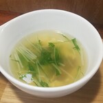 キッチン ブルー グローブ - 三つ葉と玉子スープのアップ