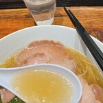 町田汁場 しおらーめん進化 - スープ