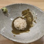 鮨　まつ本 - アワビの肝ソースにシャリ玉