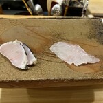 鮨　まつ本 - ヒラメとサワラの刺身