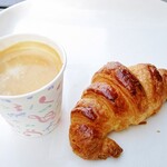 ガーデン・ベリーズ - 料理写真:クロワッサン230円税込ｗ　アイスコーヒー120円税込ｗ