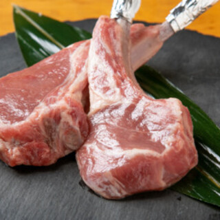 A la carte dishes such as lamb chops and spare ribs are also popular◎