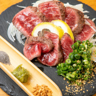Savor the ``raw lamb meat'' grilled over charcoal♪ Rare parts are also a must-see
