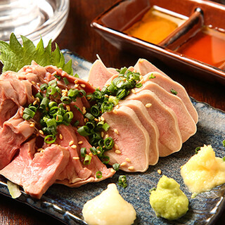 Enjoy with sesame oil, ponzu sauce, and Kyushu soy sauce! "Meat sashimi platter"