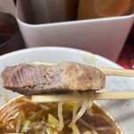 ラーメン二郎 - 今日は脂身がかなり少なかった。脂身の少ないチャーシュー好印象です。