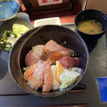 Sushi Dainingu Umami - 海鮮丼　1000円