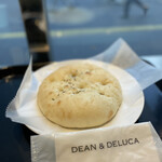 DEAN & DELUCA MARKET STORES - 塩パン