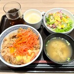 Yoshinoya - 牛すき丼 味噌汁 サラダ ドリンクバー