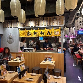 [Inside Sannomiya Yokocho] There are 14 seats in total ◎ 2 people to a large number of people are welcome.