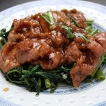 孔雀樓 - 一押しメニューの牛肉と季節の野菜炒め