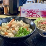 こがね製麺所 - しっぽくはの肉は鶏肉を使用